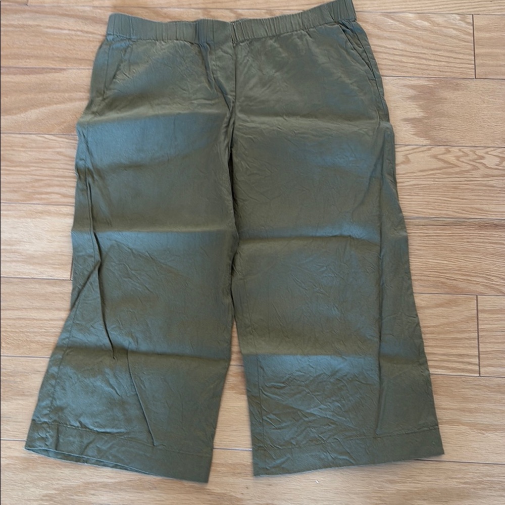 Olive Green Cropped Pants